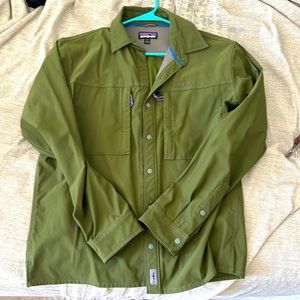 Patagonia medium fishing shirt. Only worn 2x